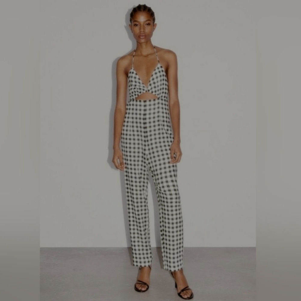Jumpsuit with bow on back
